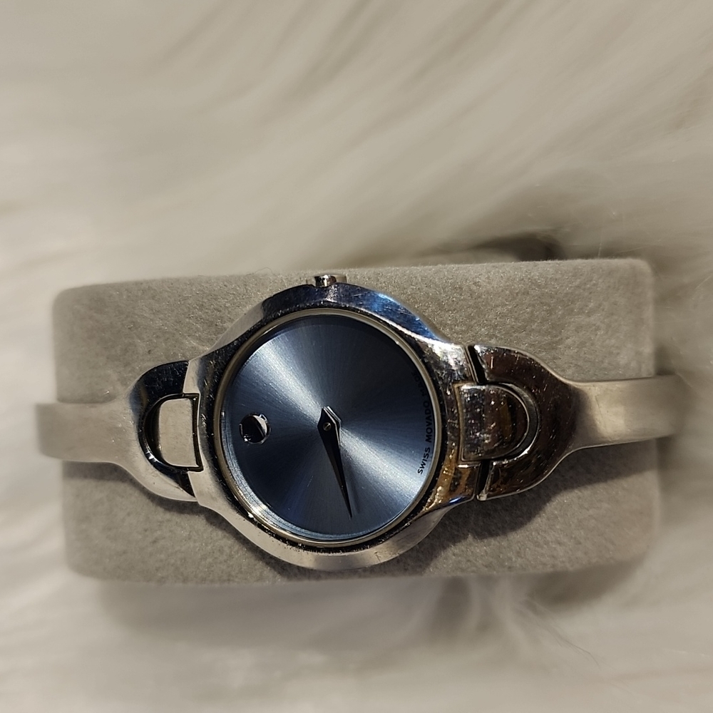 LAST CHANCE 🥳🥳 Movado  Museum watch  Stainless steel  has blue face - Picture 4 of 9